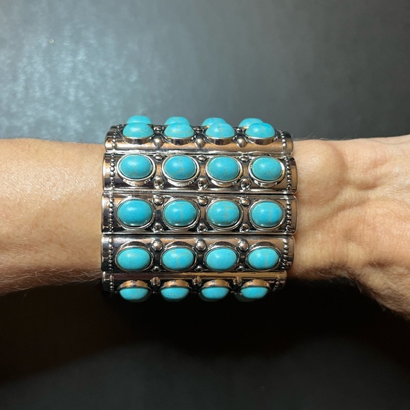 Zi Collection - Stretchy bracelet. Silver and turquoise. - Picture 2 of 3